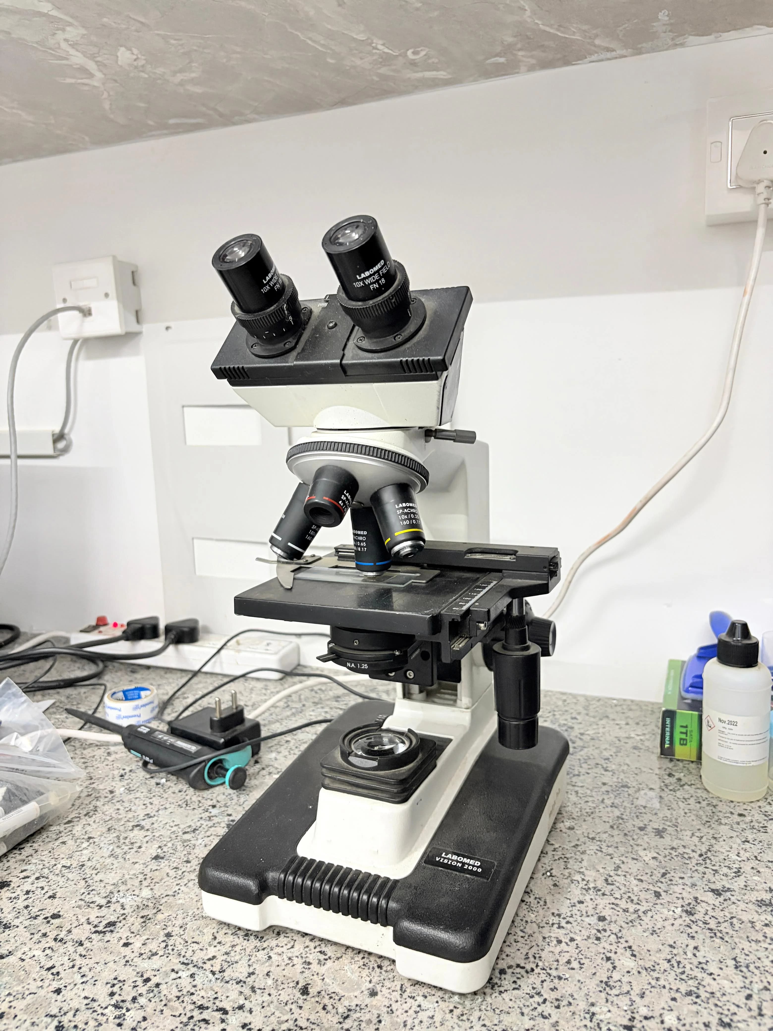 Suprabhat Healthcare Binocular Microscope for Medical Diagnostics